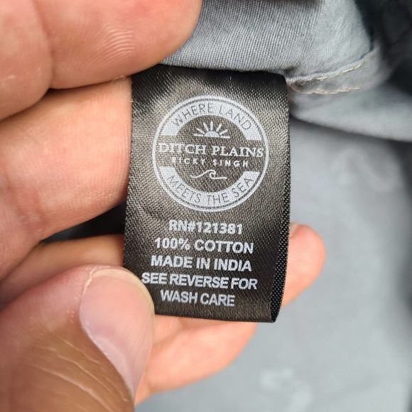 Ditch Plains By Ricky Singh Shirt Men’s Medium Gray Flamingos Button Down - Picture 7 of 12